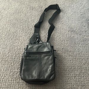 Buxton Unisex Black Leather Travel Crossbody Bag w Storage Compartments